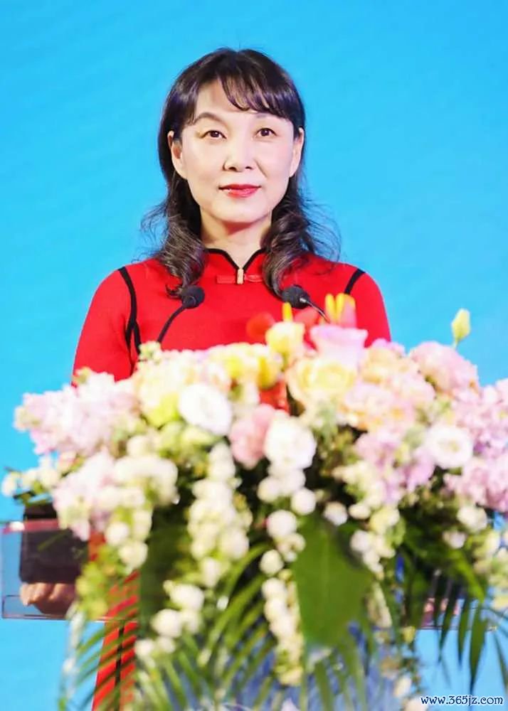 (杜建英)